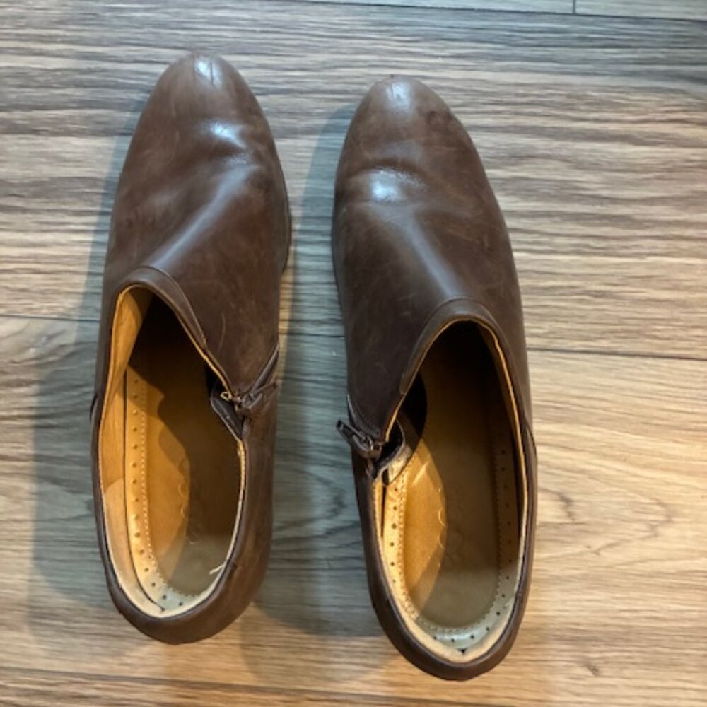 Women's Ecco low zip leather booties